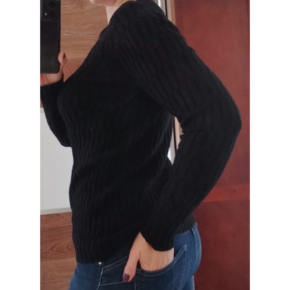 Fekete női kötött hosszú ujjú pulóver
